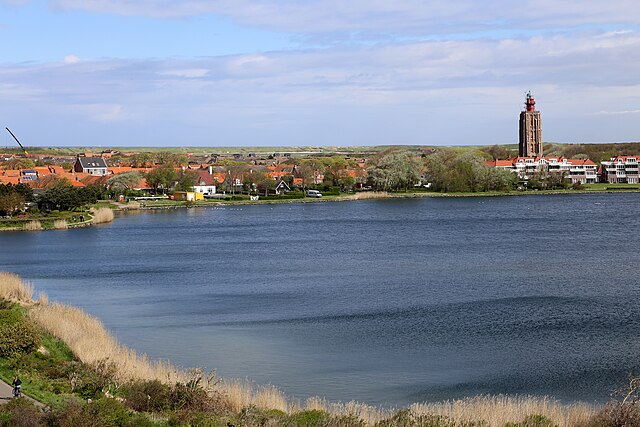 De Kreek van Westkapelle met water, rietkragen en natuur.